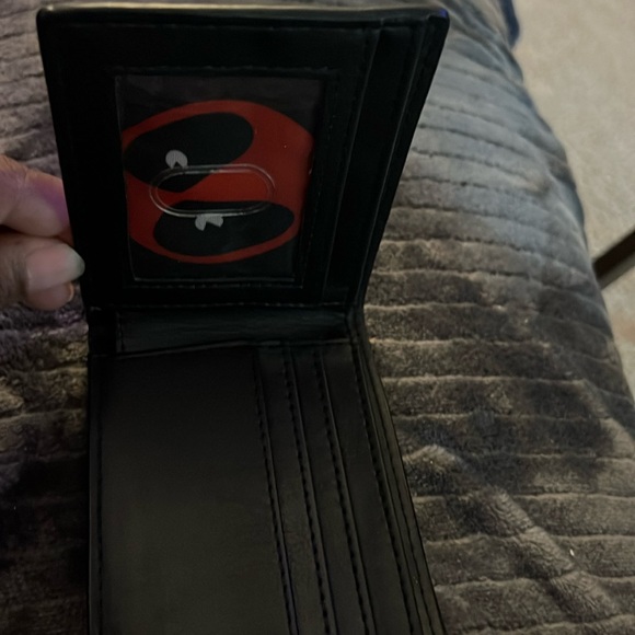 Deadpool Wallet - Picture 3 of 3